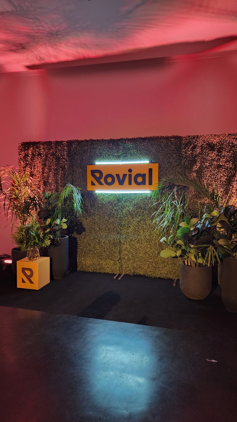 Photocall con la marca del cliente en un evento corporativo
