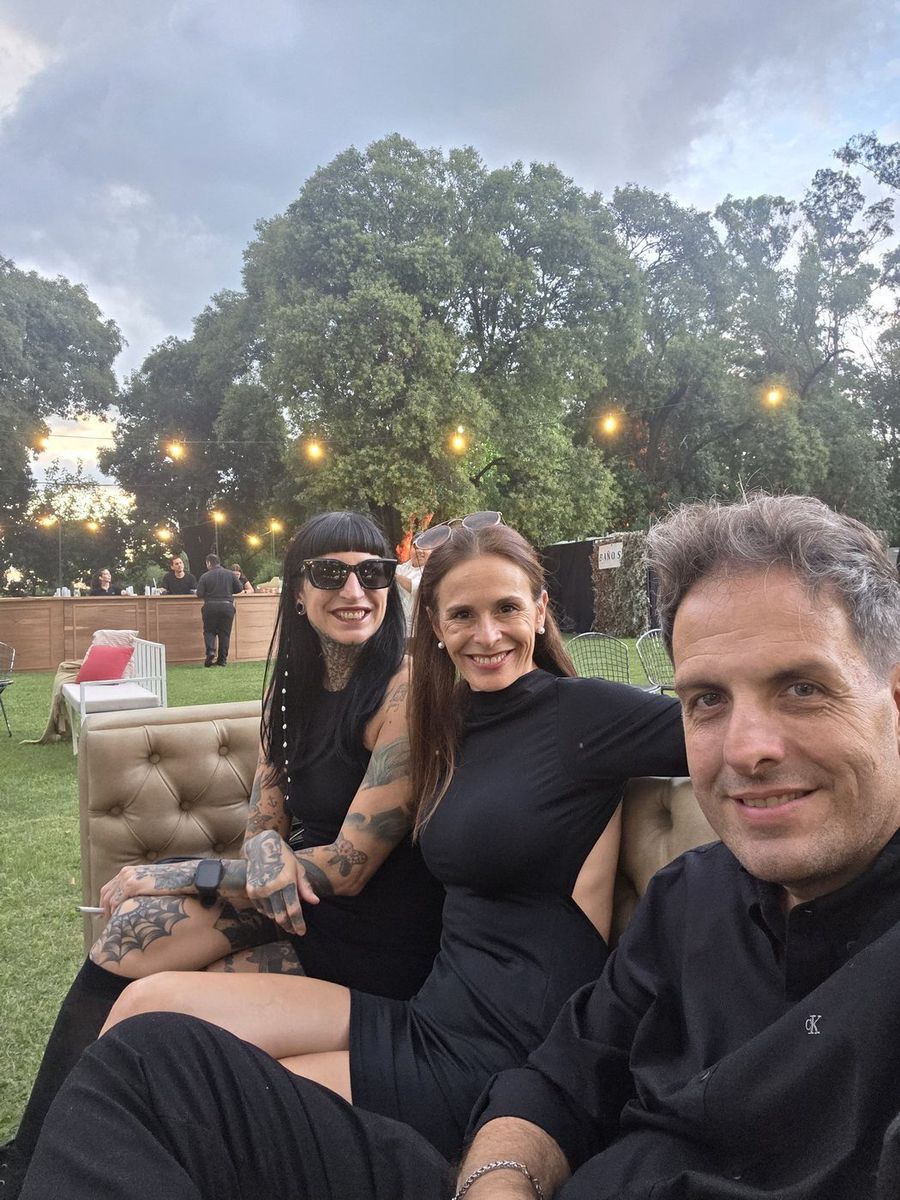 Magui y Romina del equipo de GS Técnica en un evento al aire libre