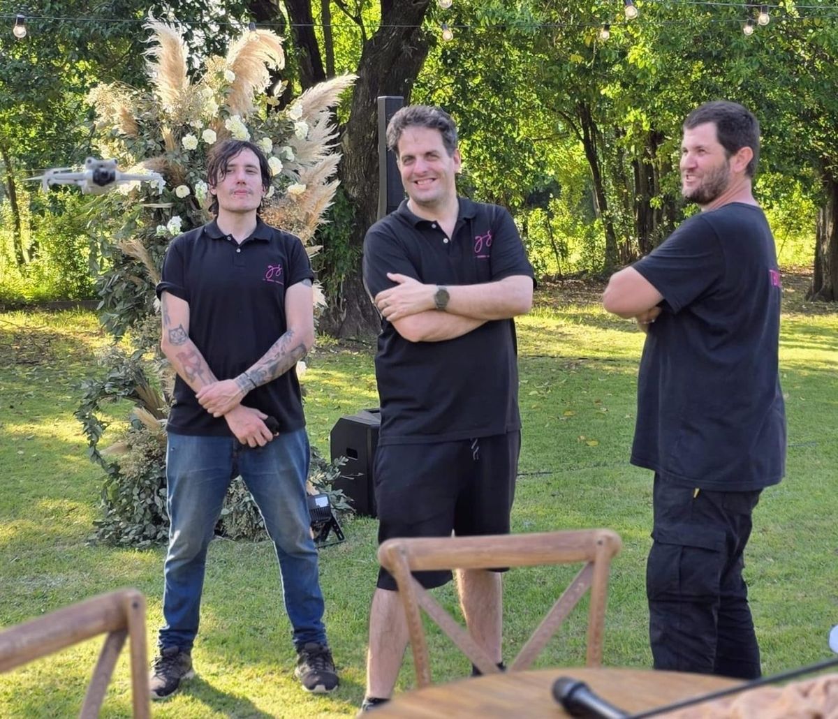 El equipo de GS Técnica durante el montaje de una boda en el parque