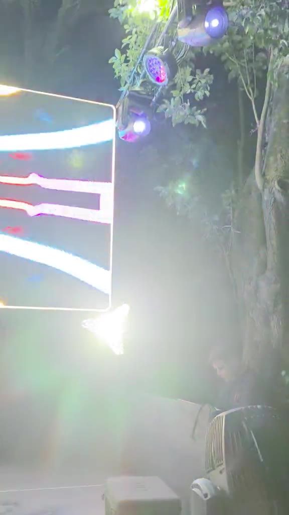 Luces y operaci&oacute;n en vivo de noche en el cumplea&ntilde;os de Marcelo en La Delfina