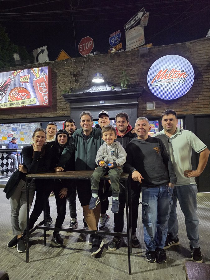 El equipo de GS Técnica compartiendo una cena